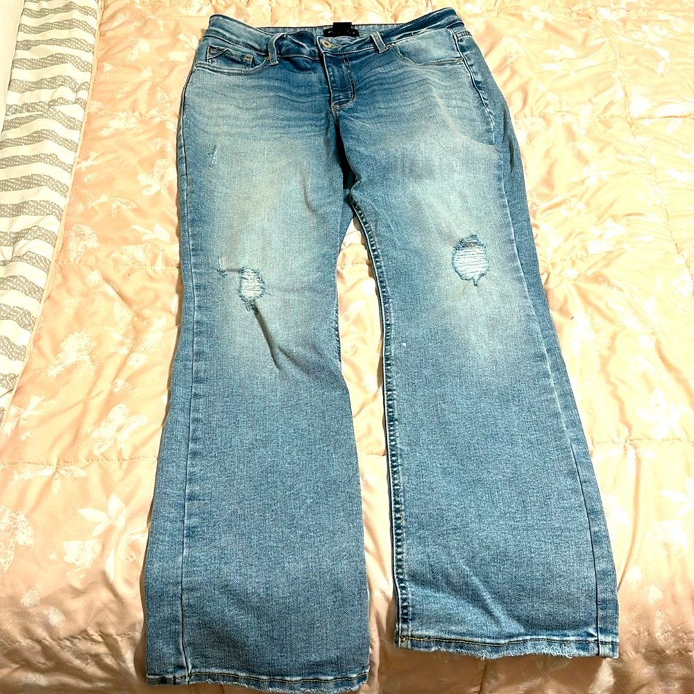 EDGELY by MAURICES Mid Rise boot cut jeans 10 Short super soft and stretchy!